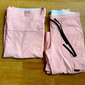 Folds xs joggers in sunrise